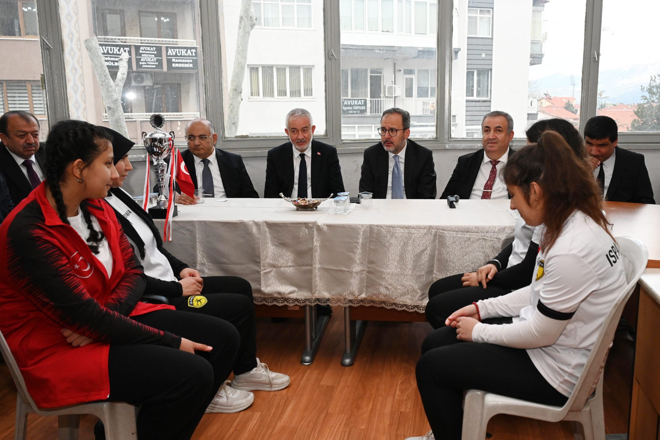 24 04 2026 Baskan Muharrem Kasapoglu Gorme Engelliler Spor Kulubu Ziyaret (2)