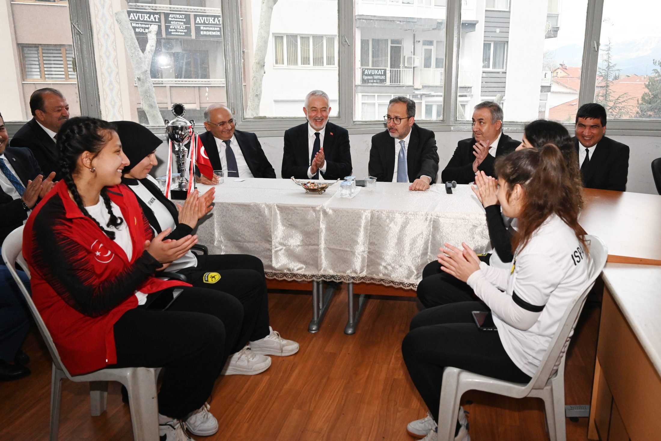 24 04 2026 Baskan Muharrem Kasapoglu Gorme Engelliler Spor Kulubu Ziyaret (3)