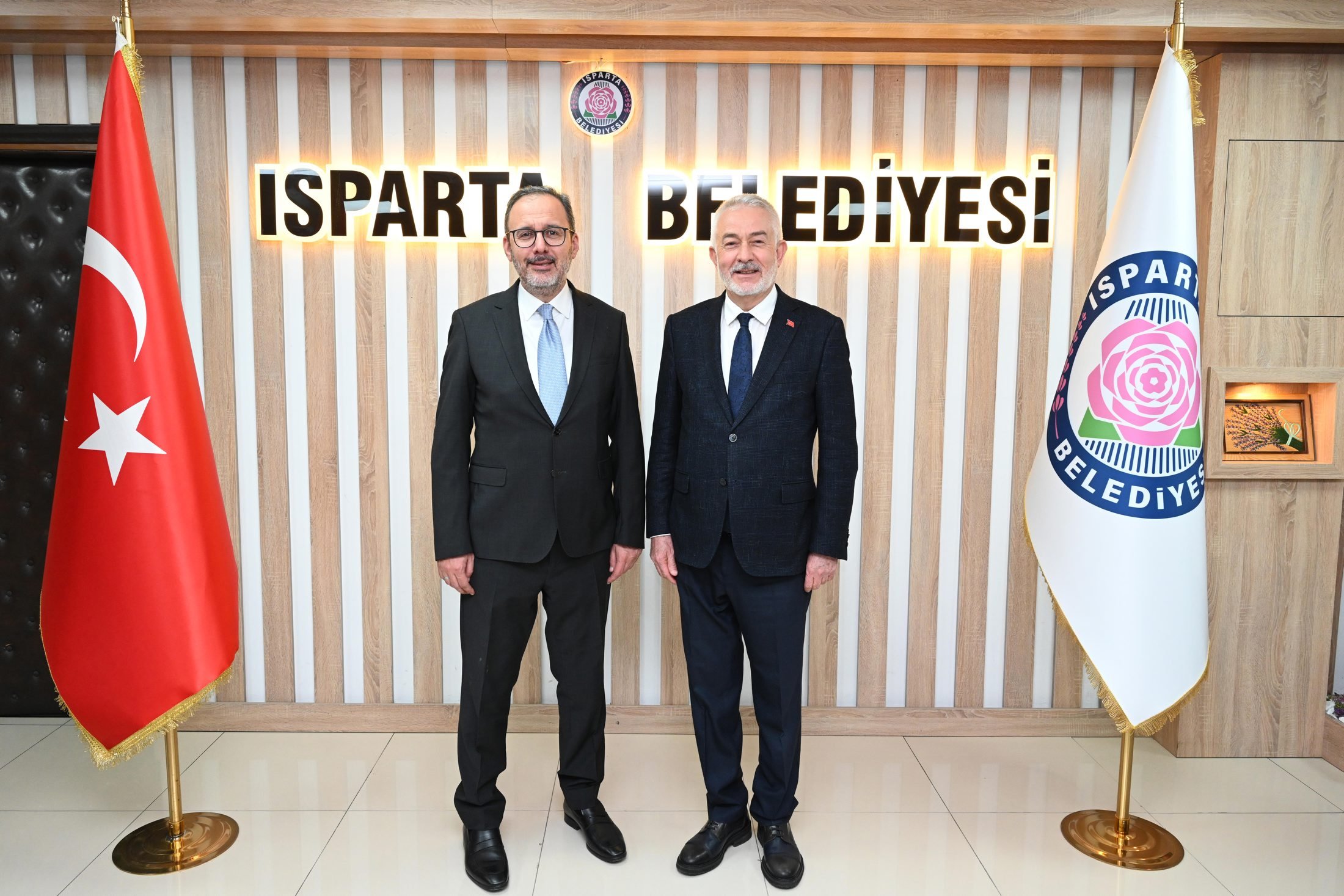 24 04 2026 Onceki Spor Bakani Muharrem Kasapoglu Baskana Ziyaret (1)