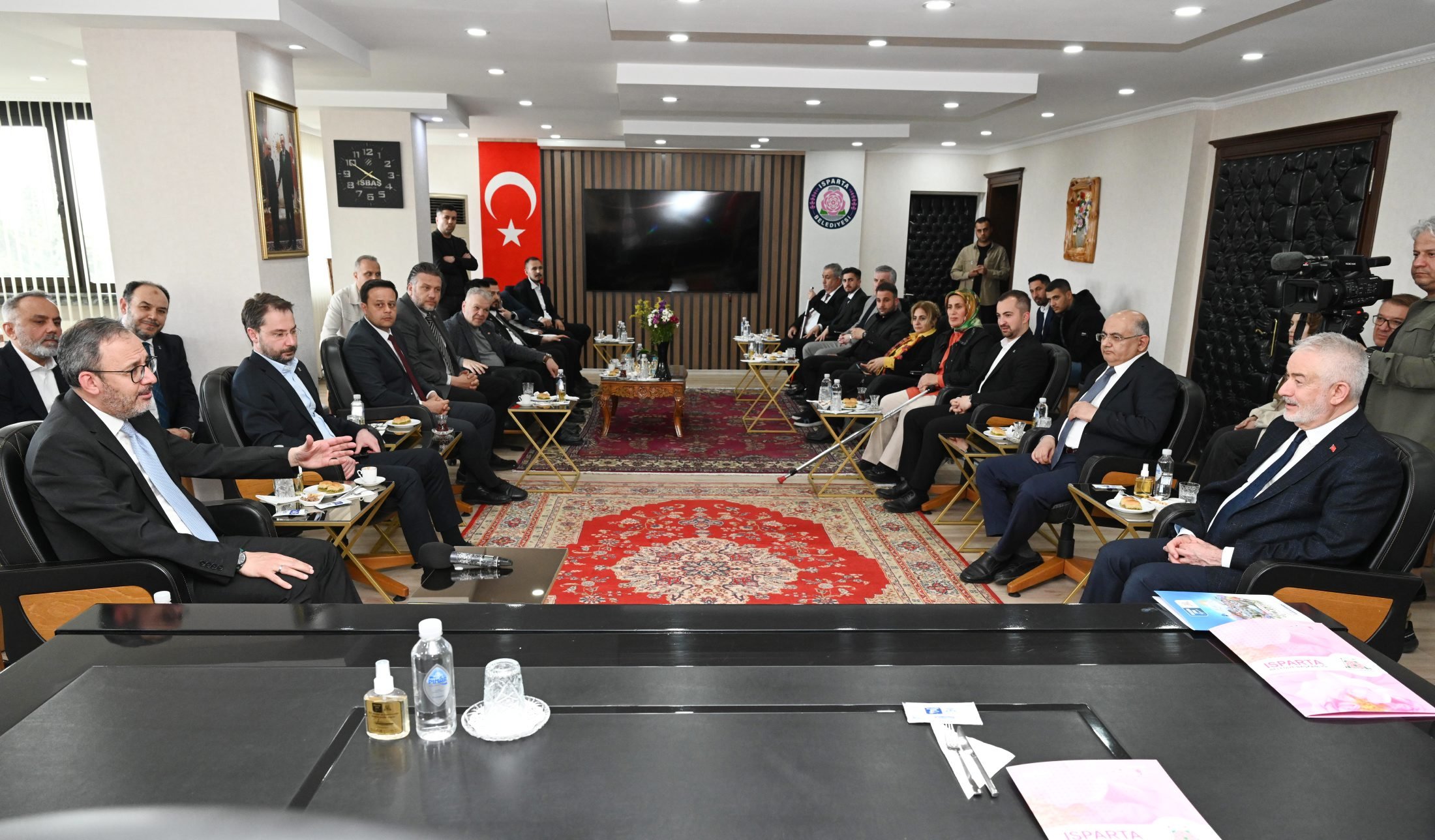 24 04 2026 Onceki Spor Bakani Muharrem Kasapoglu Baskana Ziyaret (2)