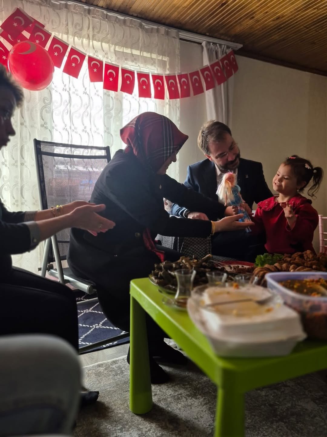 Bazı Evlerde ‘Melek’ Vardır…23 Nisan Ulusa Egemenlik Ve Çocuk Bayramında, Kadın Kolları Başkanım (2)