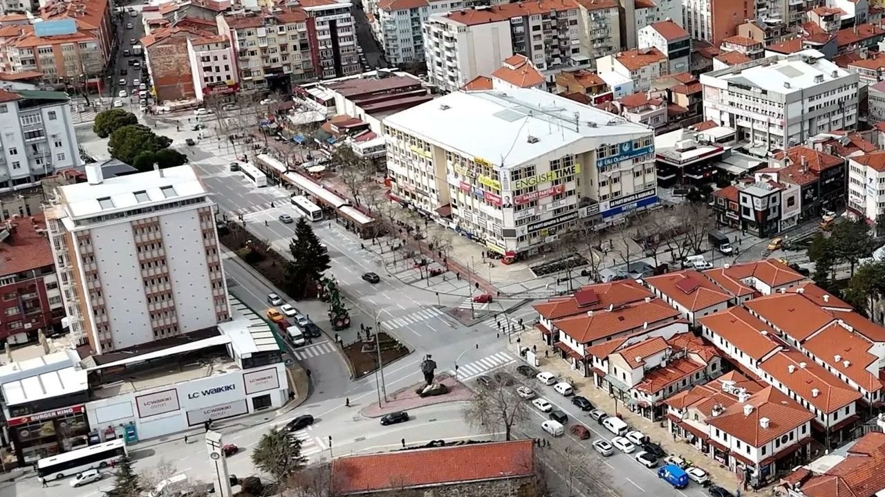 Isparta Kaymak Kapı Tepeden Meydan Belediye Işhanı