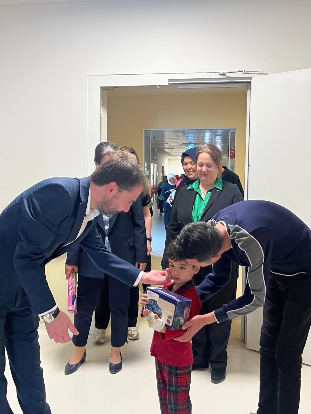 Kadın Kolları Başkanımız Dilek Gündüz Ve Yönetim Kurulu Üyeleri Ile Birlikte, Şehir Hastanemizde (2)