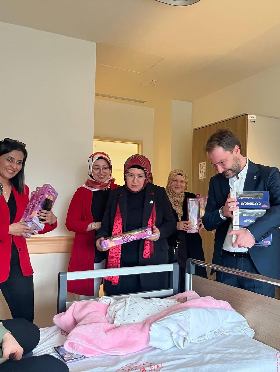 Kadın Kolları Başkanımız Dilek Gündüz Ve Yönetim Kurulu Üyeleri Ile Birlikte, Şehir Hastanemizde (4)