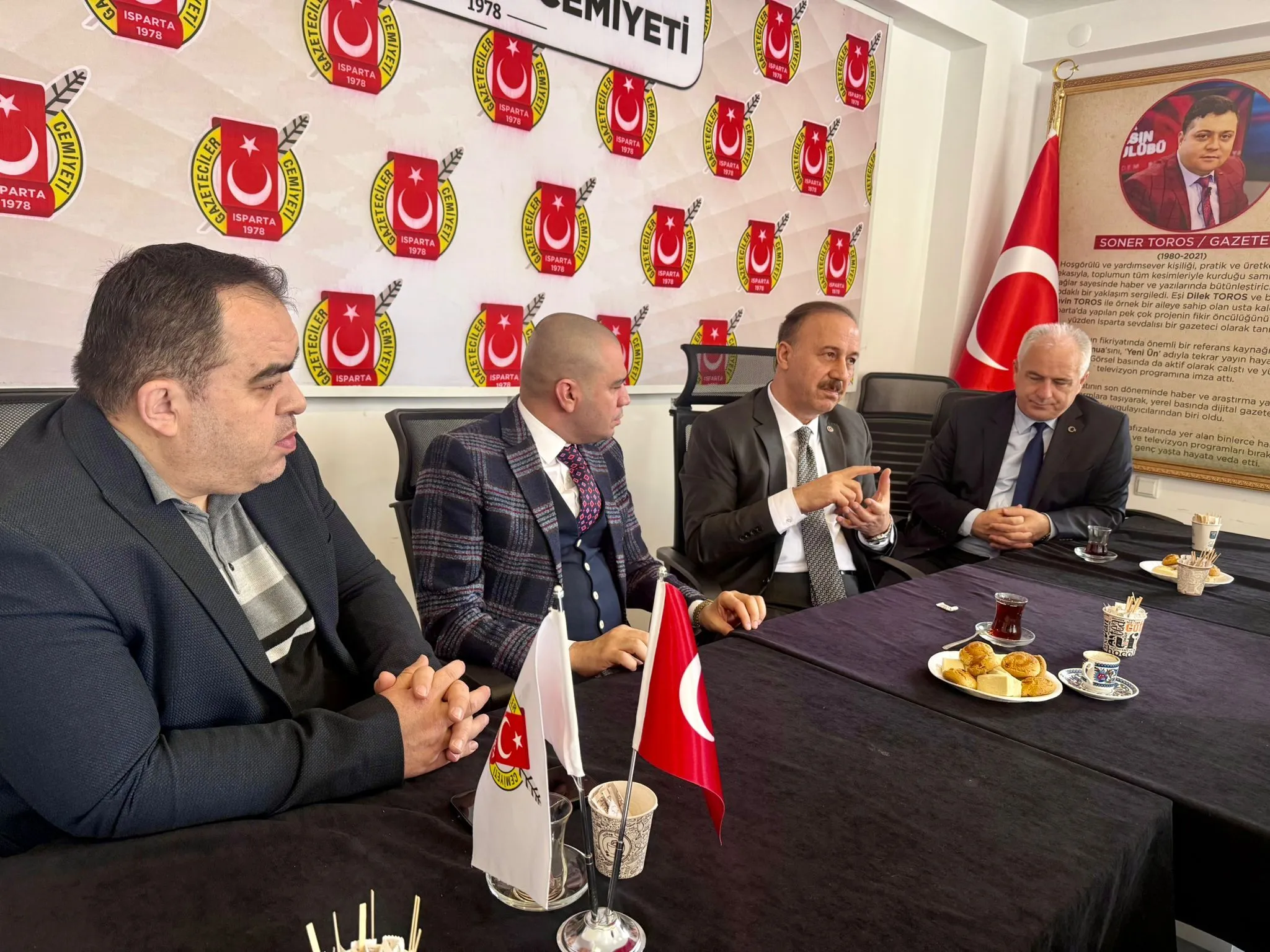 Vali Abdullah Erin Cemiyet Ziyaret (1)