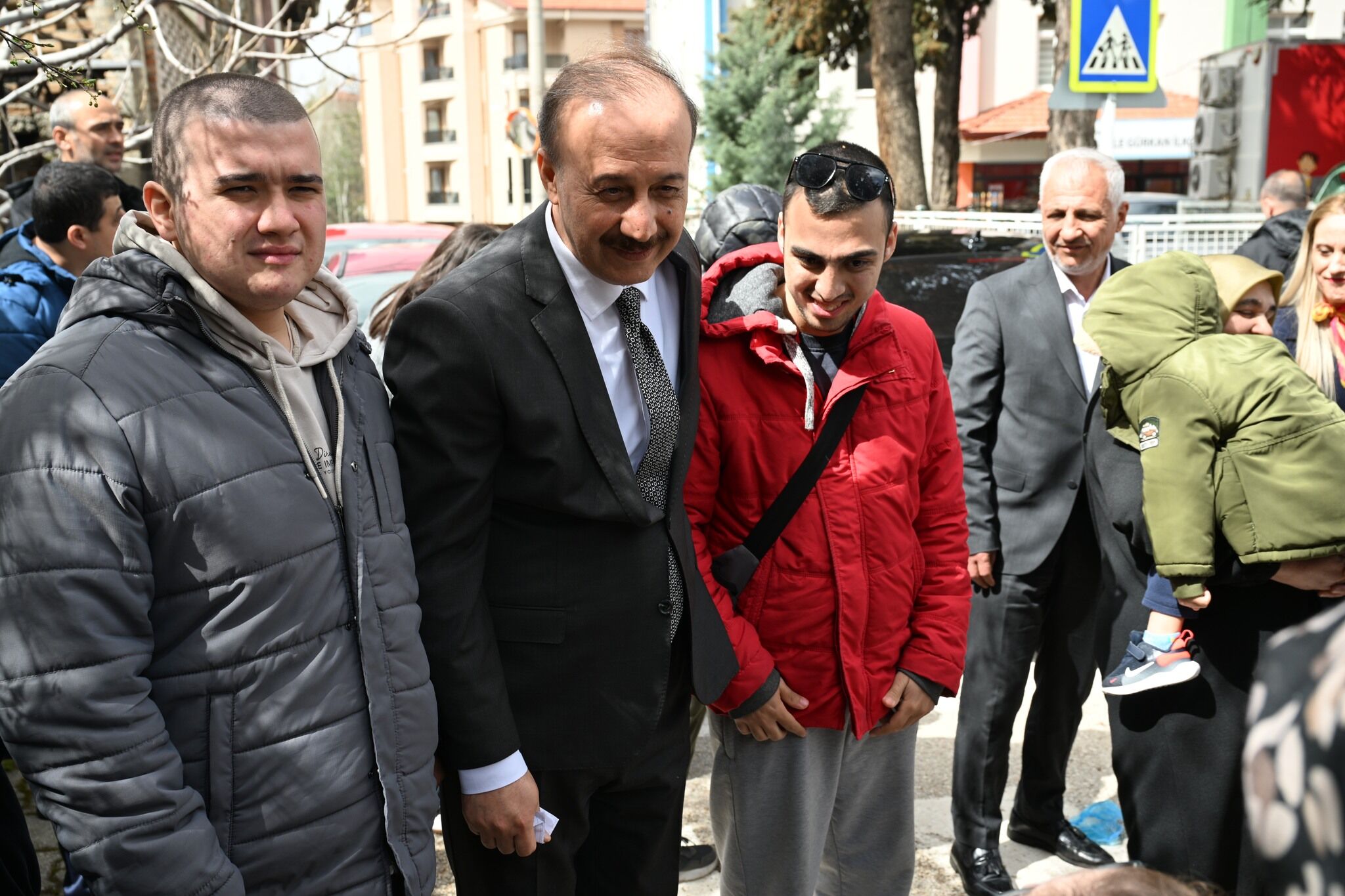 Vali Abdullah Erin Otizm Çocuk Ziyaret (10)