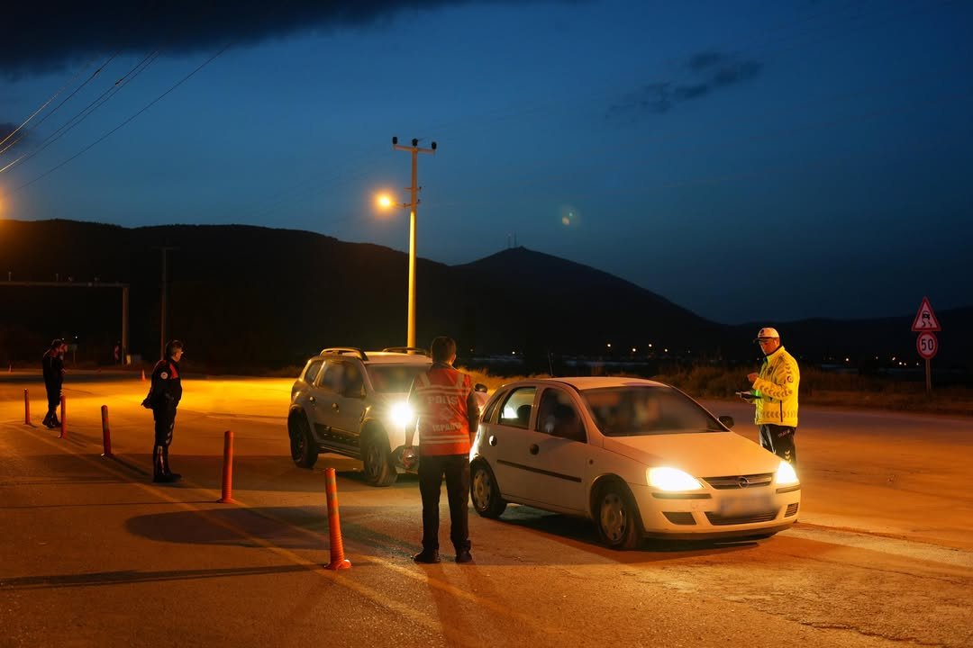🗓 09 10.05.2026 Tarihleri Arasında;📍Sdü Kavşağı 📍Sav Kavşağı📍Gölcük Yolu – 1001 Evleri Kavşa (1)