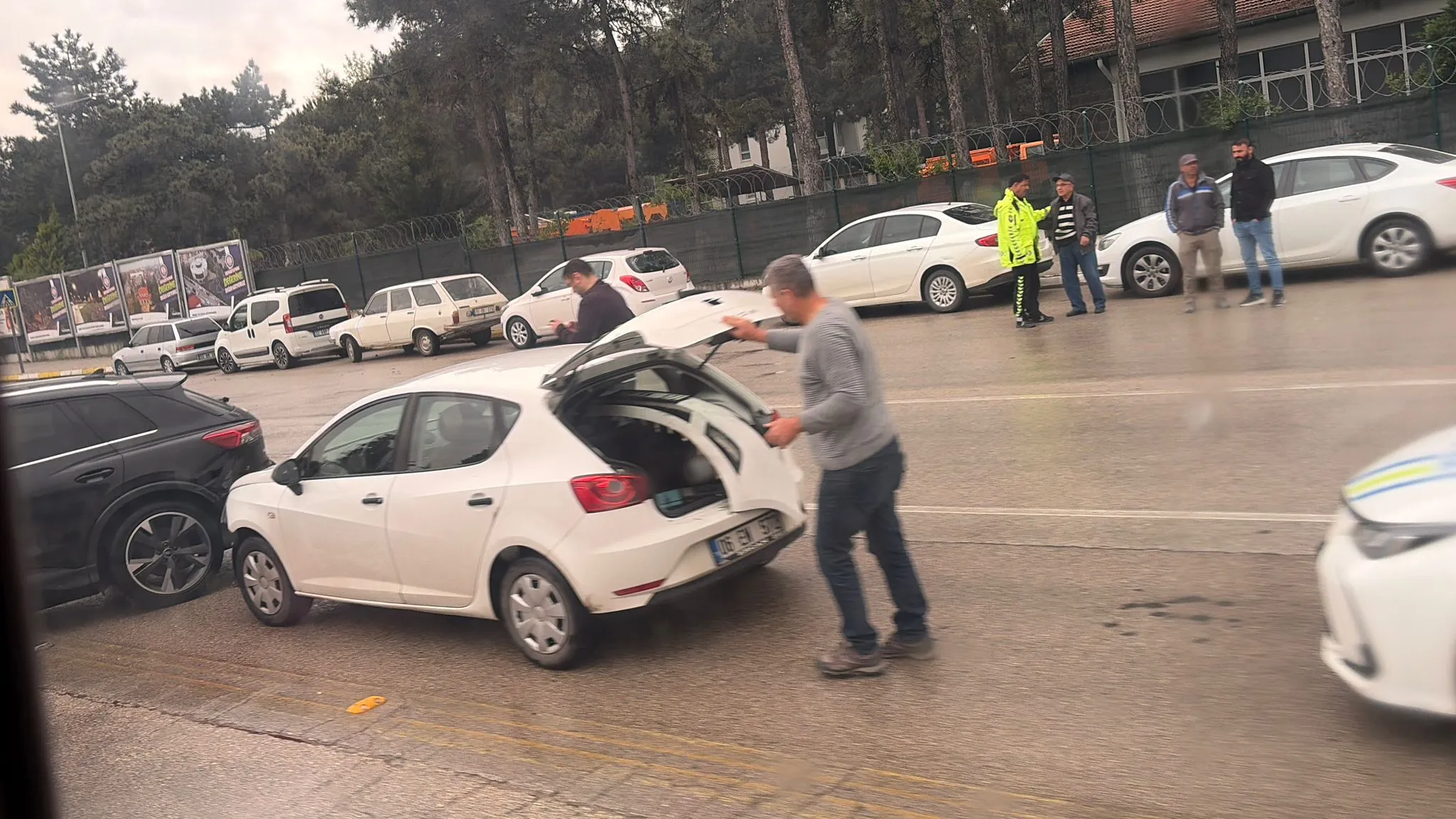 Sabah Saatlerinde Otomobiller Carpisti Sans Eseri Yaralanan Olmadi 3