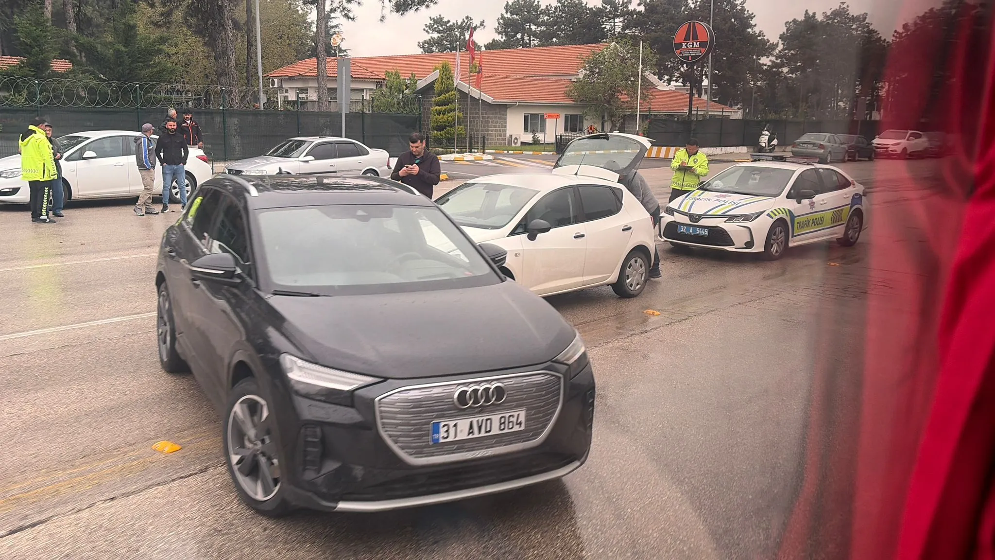 Sabah Saatlerinde Otomobiller Carpisti Sans Eseri Yaralanan Olmadi 4