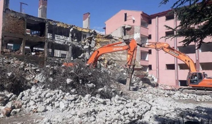 Enkaz Karşılığı Yıkım İşinin İhalesi Yapılacaktır