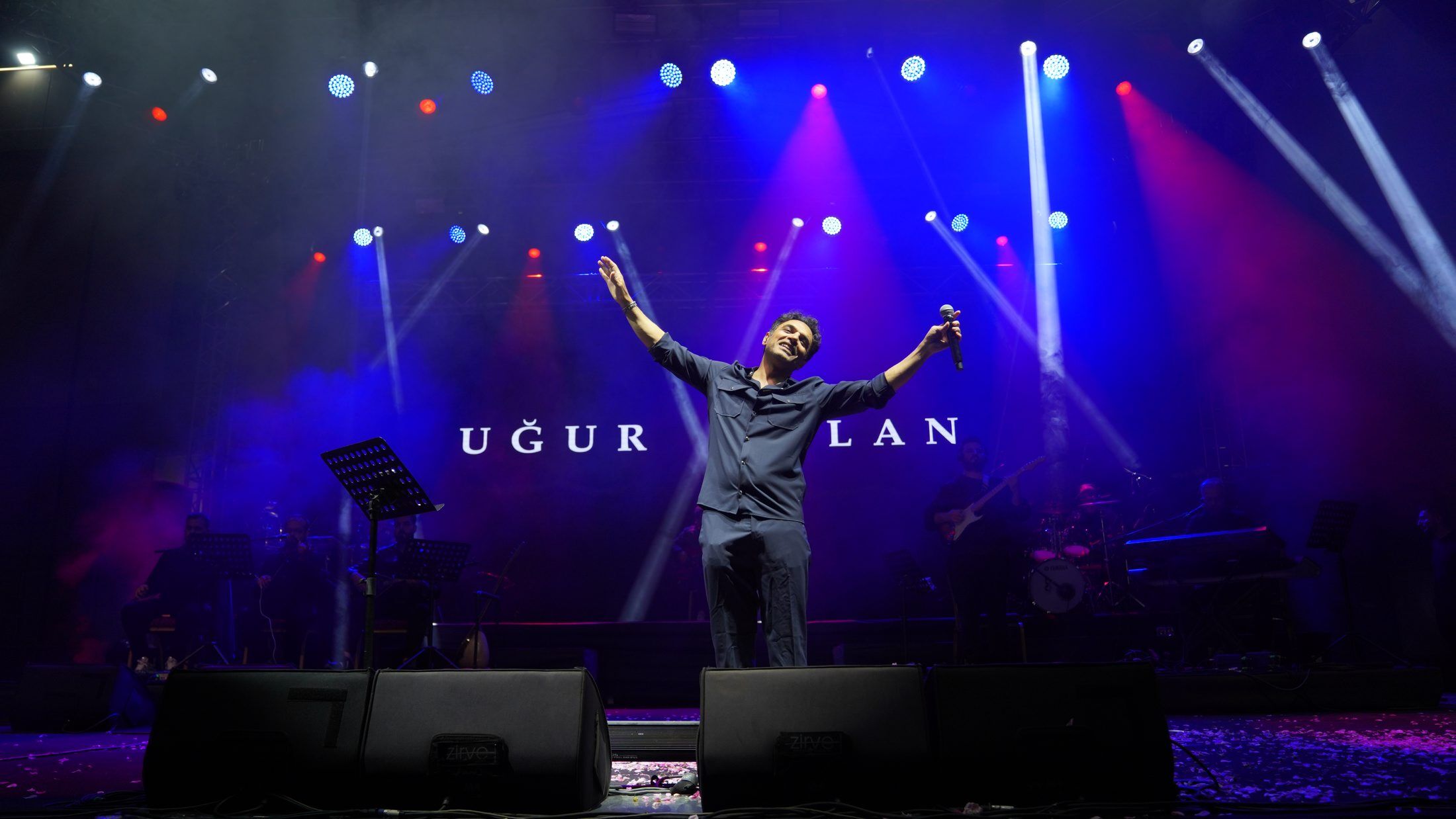 05 06 2026 Gul Festivali Ugur Aslan Ve Armagan Arslan Konser (6)