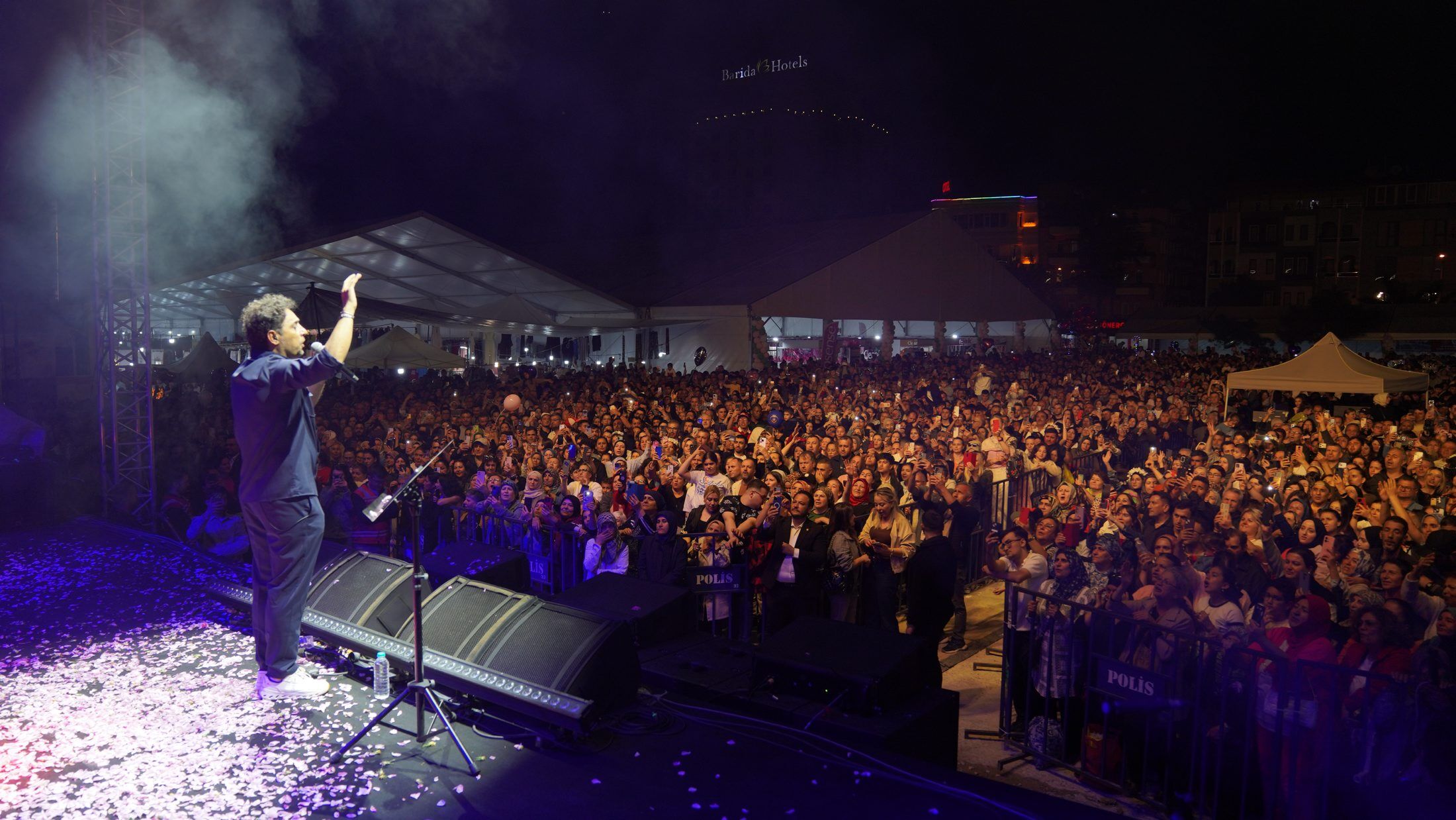 05 06 2026 Gul Festivali Ugur Aslan Ve Armagan Arslan Konser (7)