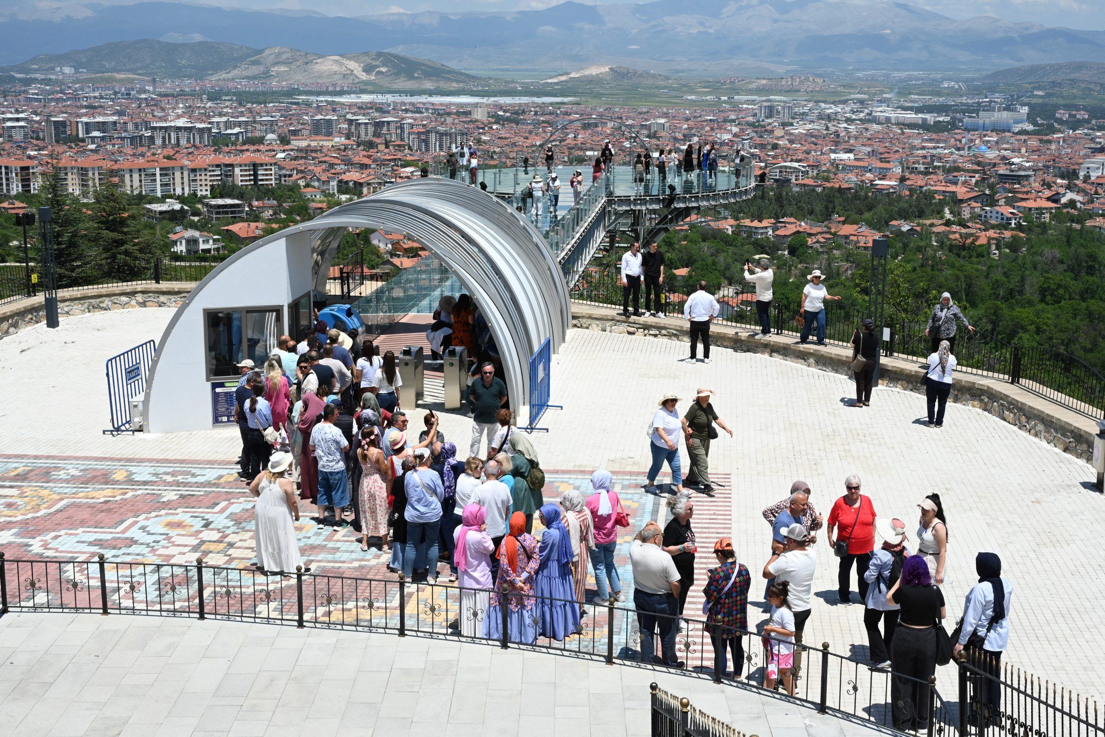 07 06 2026 Gul Festivali Ziyaretci Akini (15)