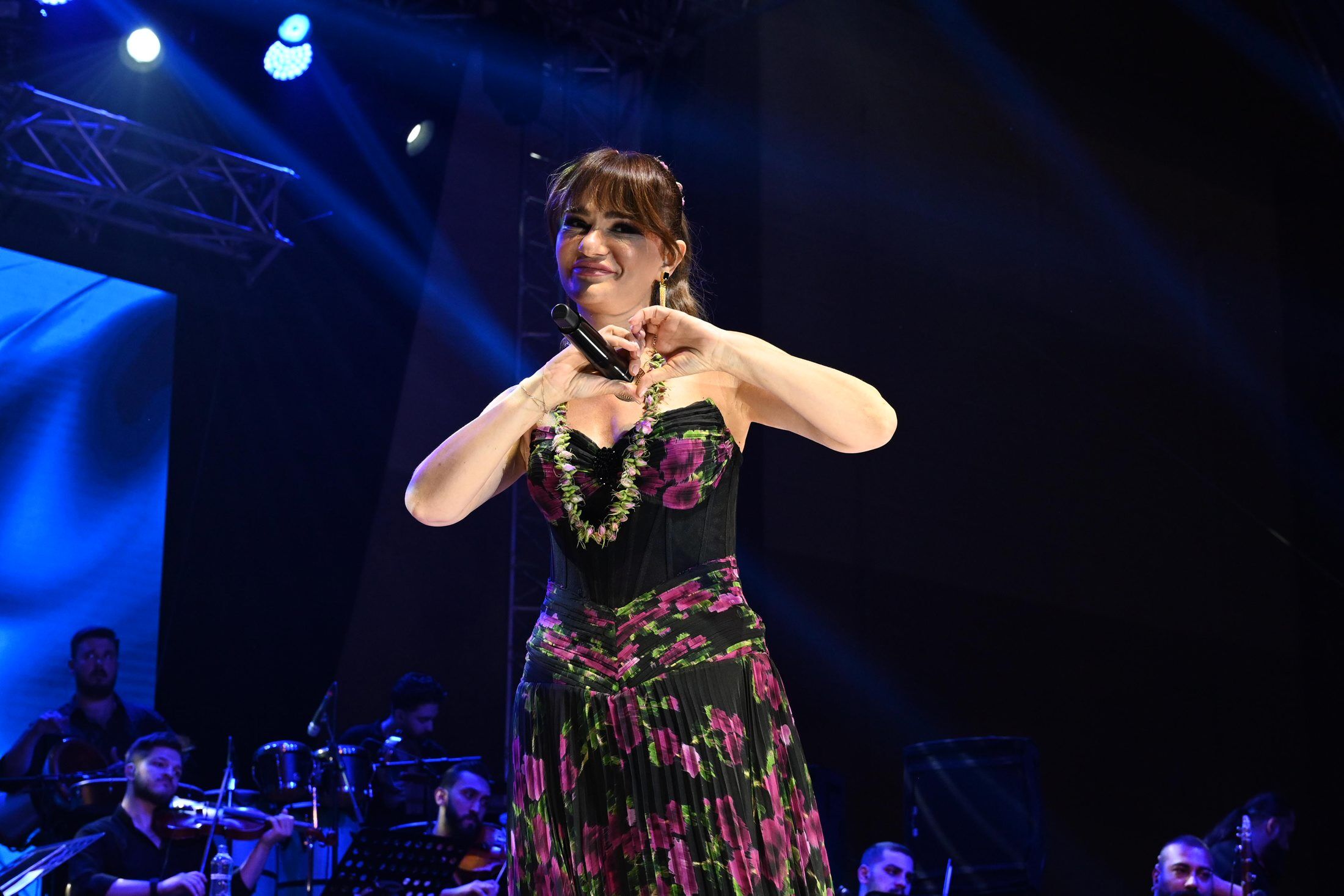 08 06 2026 Gul Festivali Final Derya Bedavaci Ugur Onur Konser (1)
