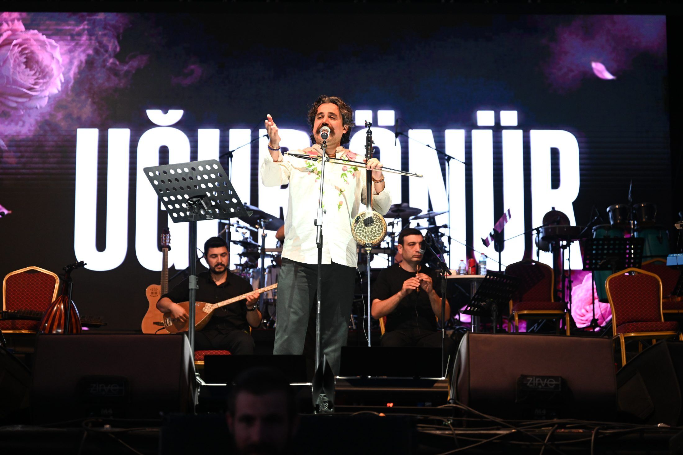 08 06 2026 Gul Festivali Final Derya Bedavaci Ugur Onur Konser (2)