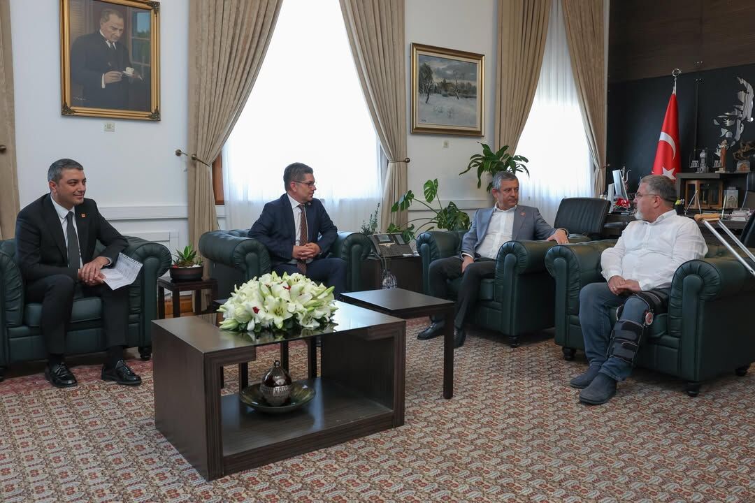 📍Ankara Tbmmseçilmiş Genel Başkanımız Özgür Özel’i, Isparta Milletvekilimiz Hikmet Yalım Halı (2)