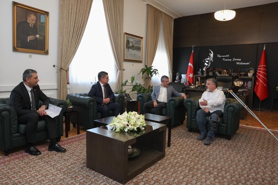 📍Ankara Tbmmseçilmiş Genel Başkanımız Özgür Özel’i, Isparta Milletvekilimiz Hikmet Yalım Halı (4)
