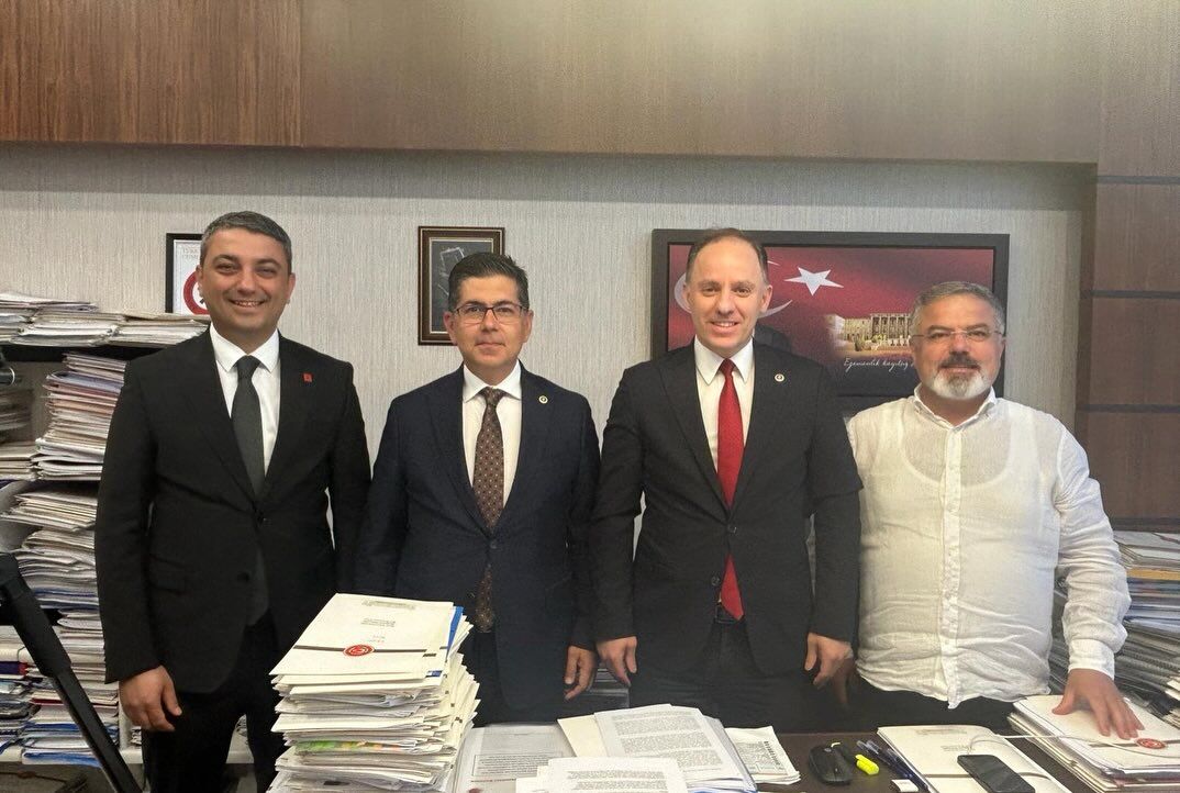 📍Ankara Tbmmseçilmiş Genel Başkanımız Özgür Özel’i, Isparta Milletvekilimiz Hikmet Yalım Halı (7)