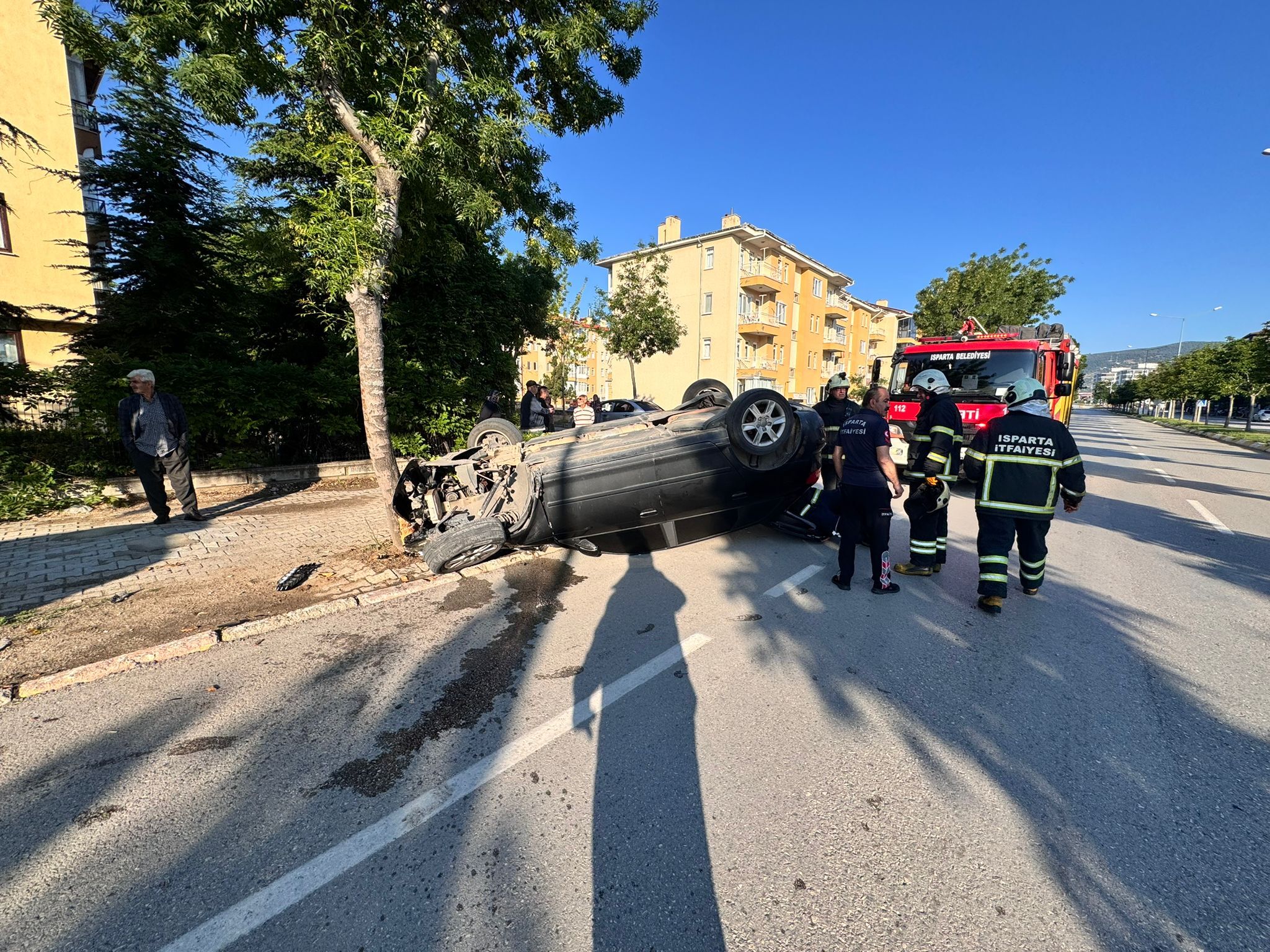 Batıkent Kaza Agac A Carpti (4)