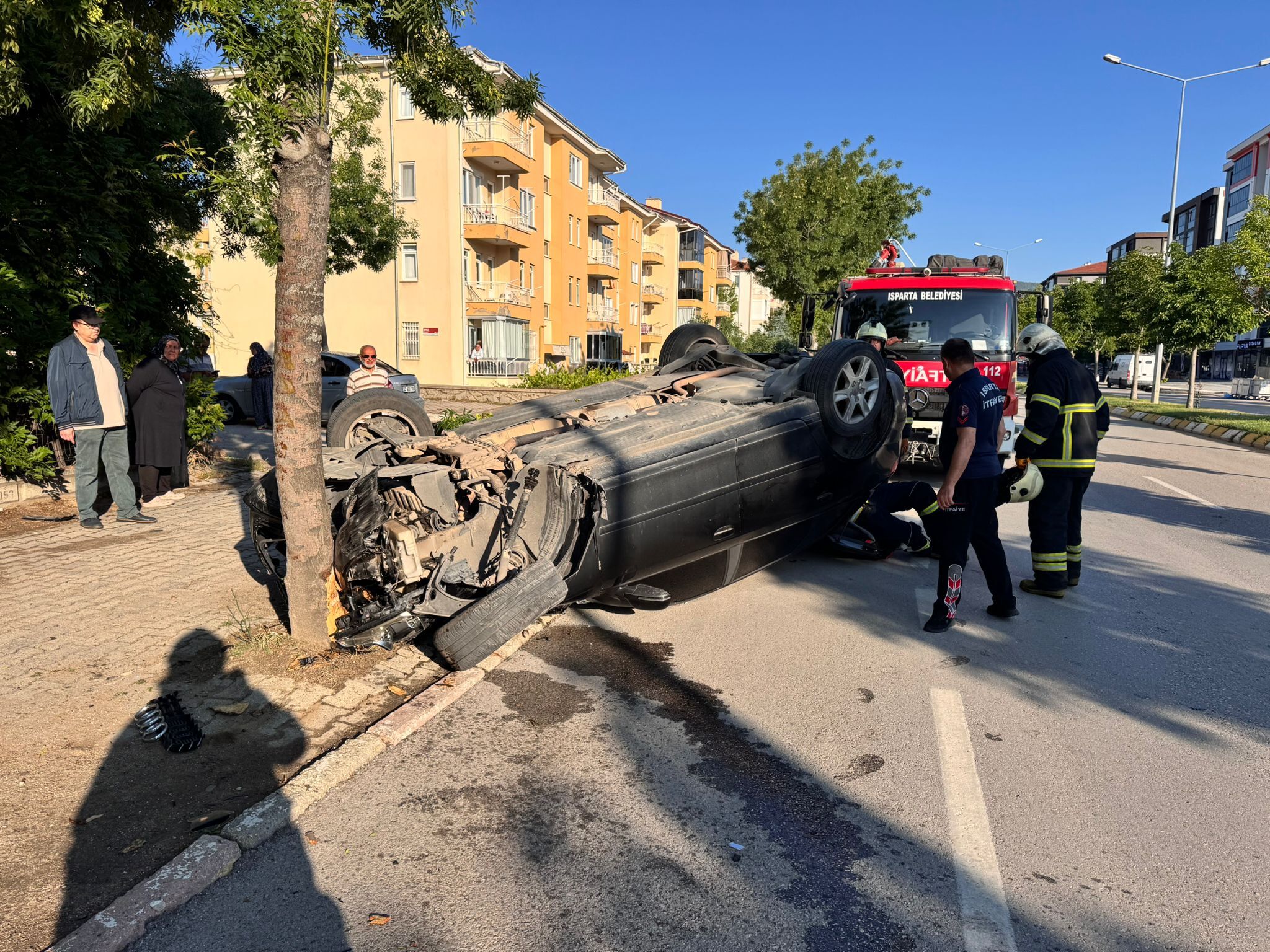Batıkent Kaza Agac A Carpti (5)