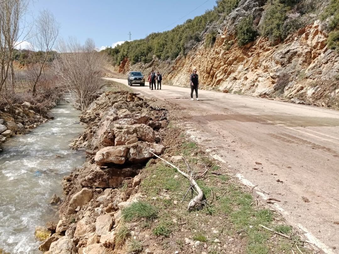 Isparta İl Özel İdaresi Ekiplerimiz Tarafından Vatandaşlarımızın Güvenli Ulaşımını Sağlamak Amac (2)