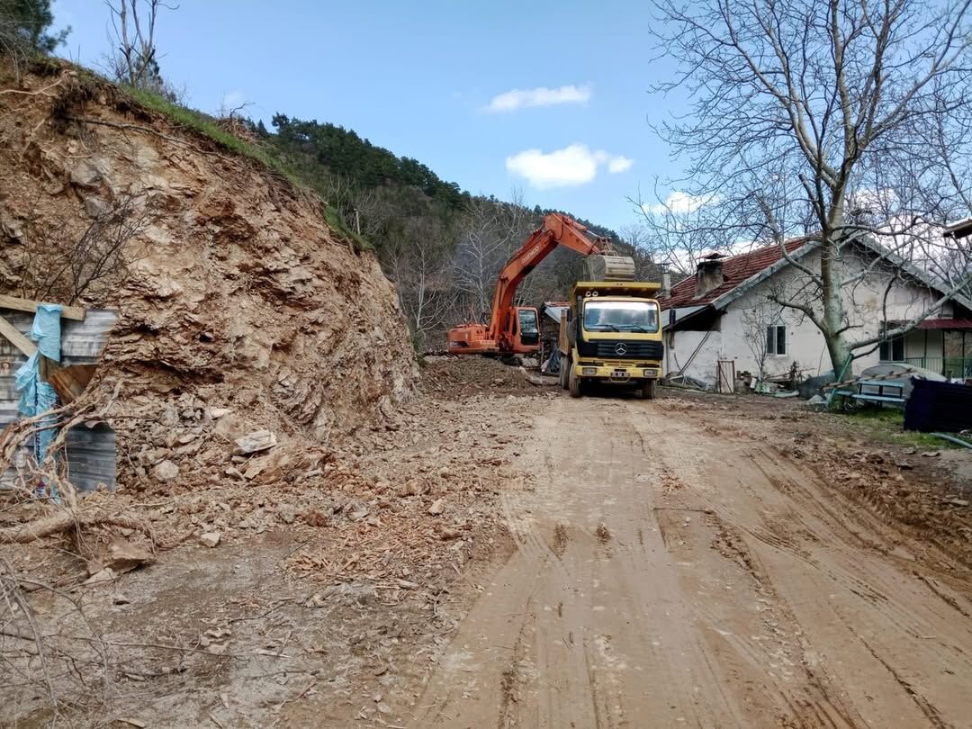 Isparta İl Özel İdaresi Ekiplerimiz Tarafından Vatandaşlarımızın Güvenli Ulaşımını Sağlamak Amac