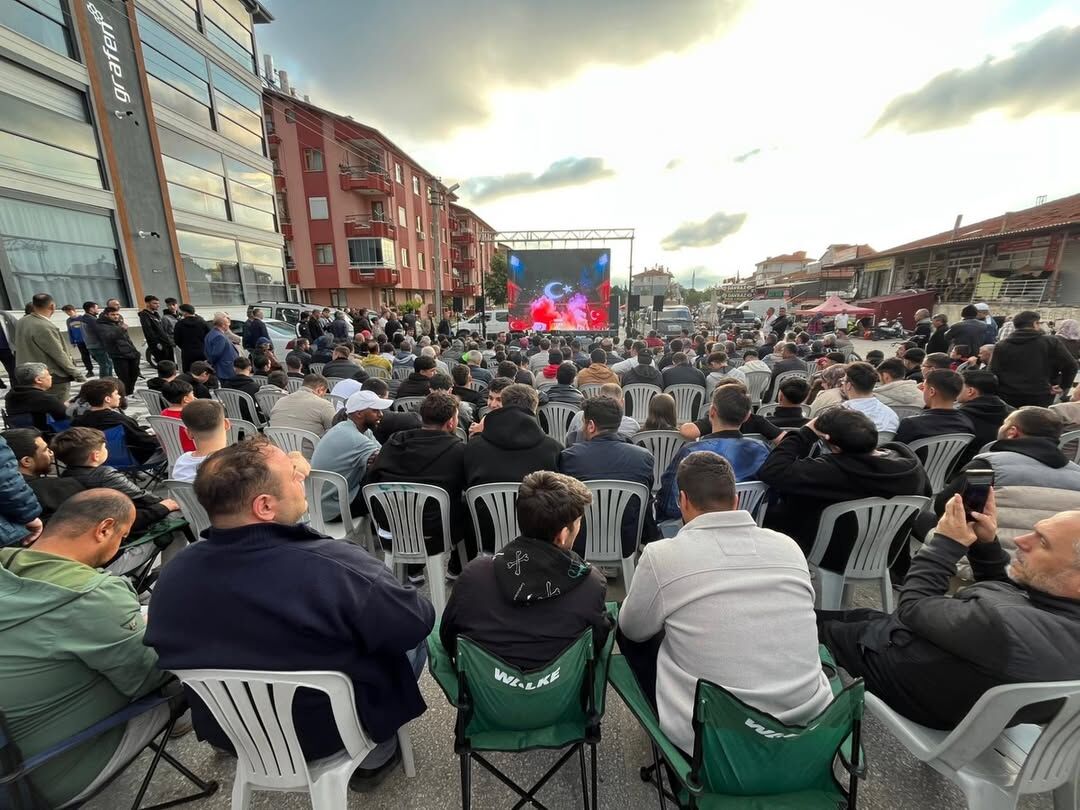 📍Ispartaa Milli Takımımızın Dünya Kupasındaki Ilk Maçını Halkımızla Birlikte Dev Ekranda Izledi (2)