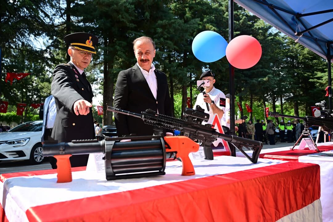 Milletimizin Huzur Ve Güvenliği, Devletimizin Bekası Için Gece Gündüz Demeden Fedakârca Görev Ya (1)