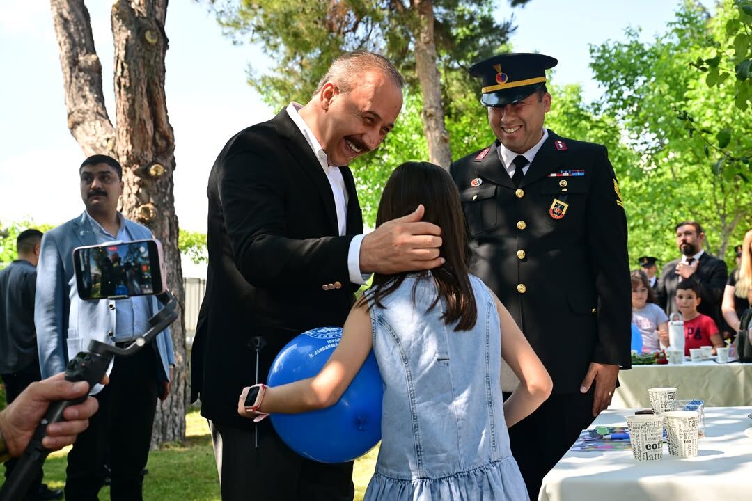Milletimizin Huzur Ve Güvenliği, Devletimizin Bekası Için Gece Gündüz Demeden Fedakârca Görev Ya (4)