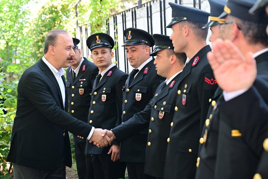 Milletimizin Huzur Ve Güvenliği, Devletimizin Bekası Için Gece Gündüz Demeden Fedakârca Görev Ya (5)