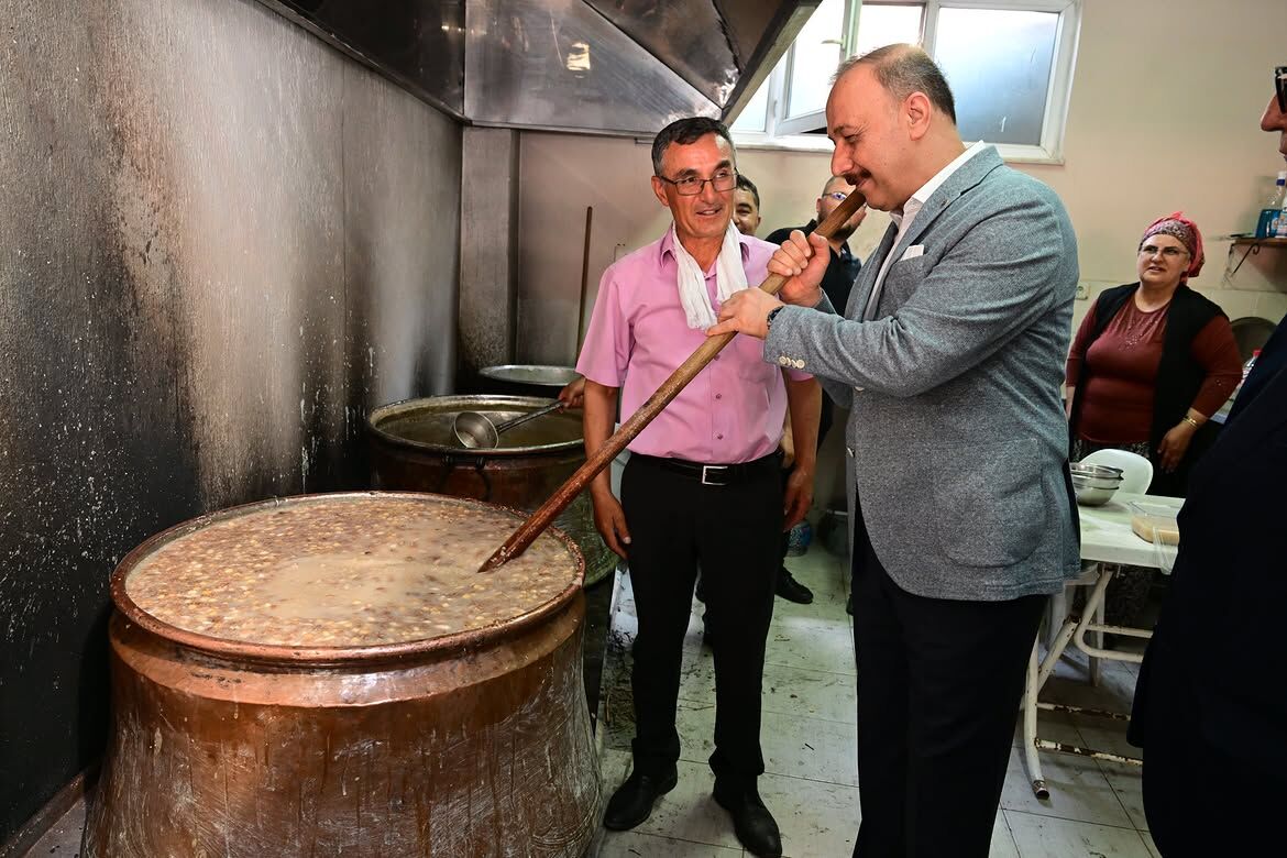 Çünür Mahallemizde Düzenlenen Aşure Programında Çok Kıymetli Hemşehrilerimizle Bir Araya Geldik. (5)
