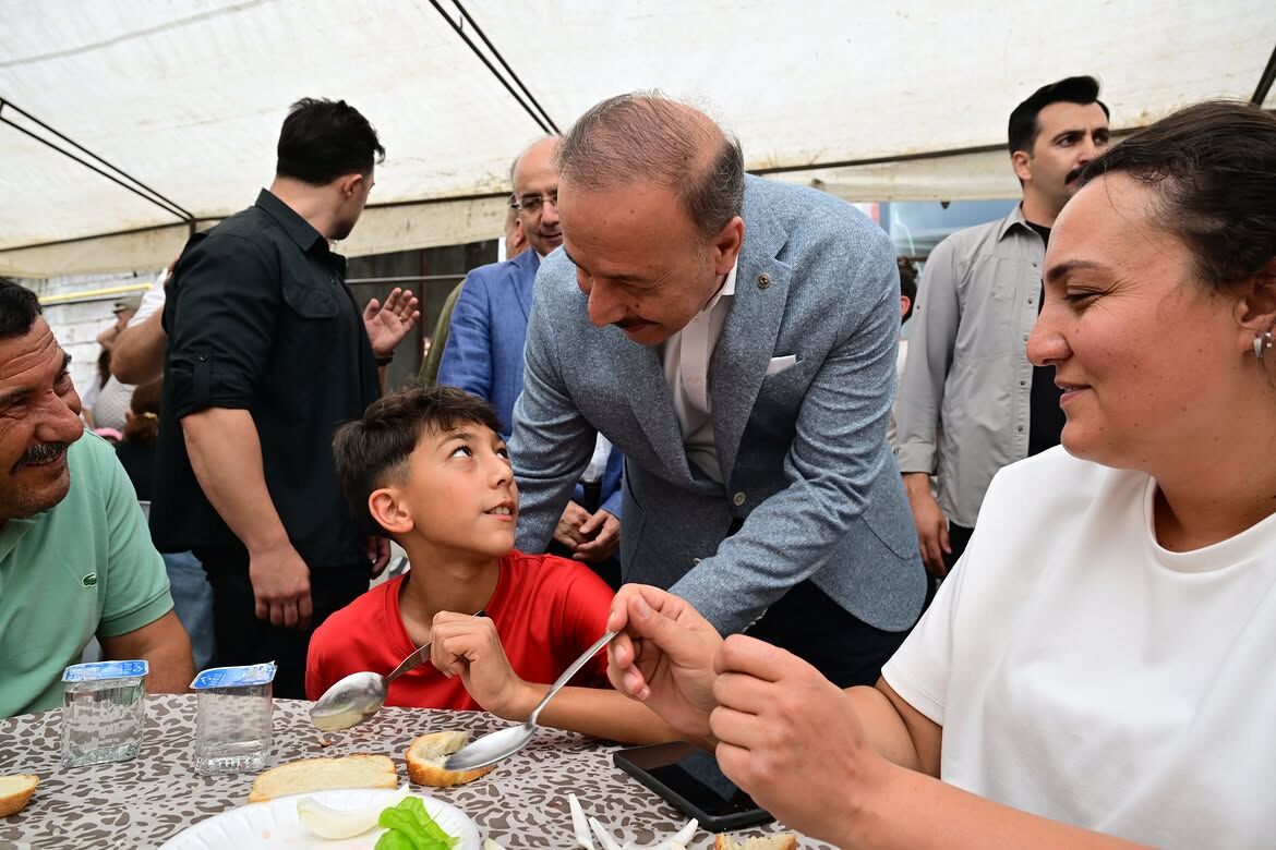 Çünür Mahallemizde Düzenlenen Aşure Programında Çok Kıymetli Hemşehrilerimizle Bir Araya Geldik. (6)