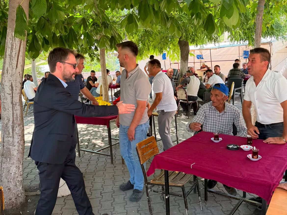 Güleni Şöyle Dursunağlayını Bahtiyarküçük Hacılar Köyümüzün Düzenlediği Aşure Ve Yemek Ikramına (8)
