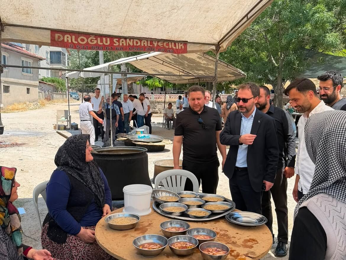 Güleni Şöyle Dursunağlayını Bahtiyarküçük Hacılar Köyümüzün Düzenlediği Aşure Ve Yemek Ikramına (9)