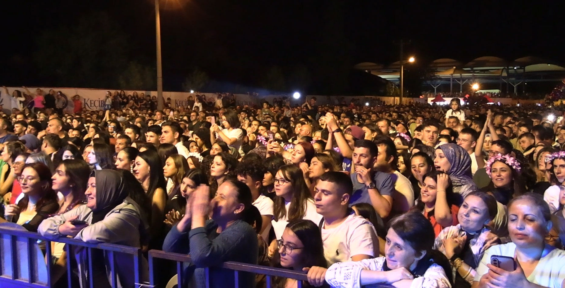 Irem Derici Isparta (13)