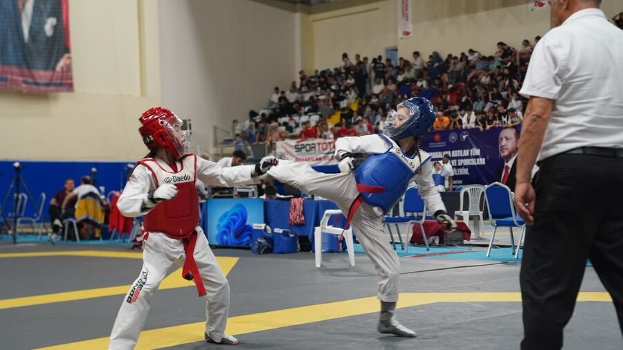 🥋 Minikler Taekwondo Şampiyonası’nda Görkemli Seremoni 🌟İlimizin Ev Sahipliğinde Düzenlenen Mi (7)