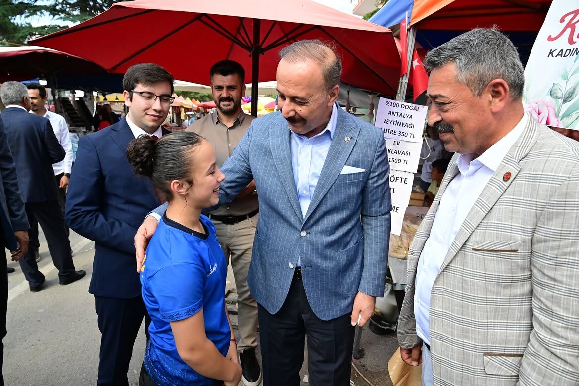 Şarkikaraağaç Ilçemizde Düzenlenen Geleneksel Kızıldağ Helva Bayramı Kültür Ve Sanat Festivalin (5)