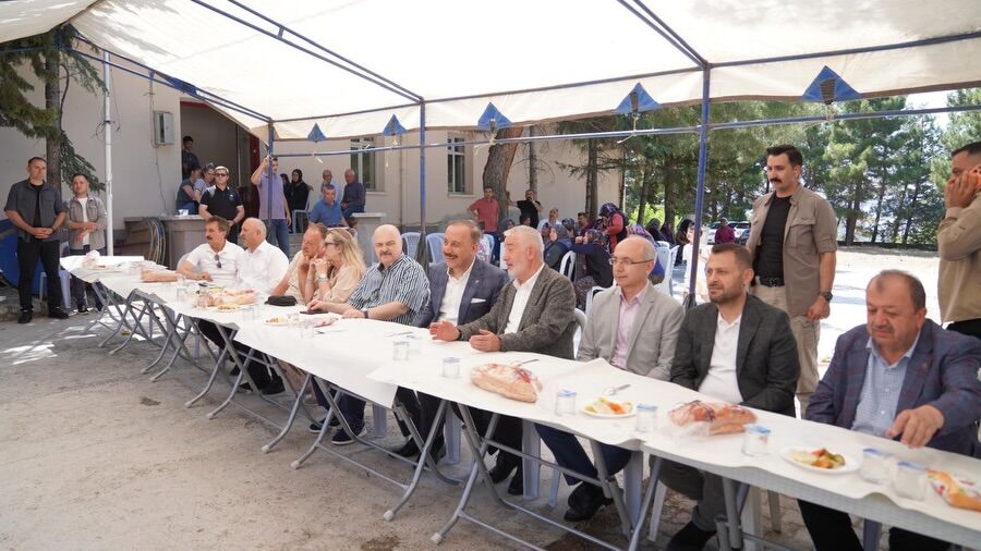 Sayın Valimiz Abdullah Erin Ile Birlikte Koçyiğit Köyümüzde Gelenekselleşen Yemek Programına Kat (5)