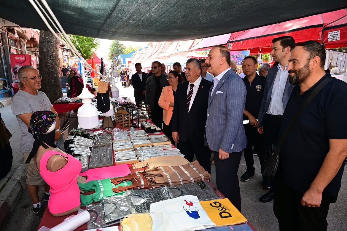 Senirkent Ilçemizde Düzenlenen Geleneksel Kültür, Sanat Ve Üzüm Festivaline Katılarak Kıymetli (1)