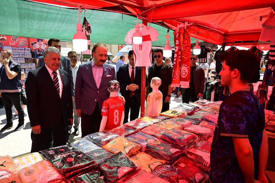 Senirkent Ilçemizde Düzenlenen Geleneksel Kültür, Sanat Ve Üzüm Festivaline Katılarak Kıymetli (2)