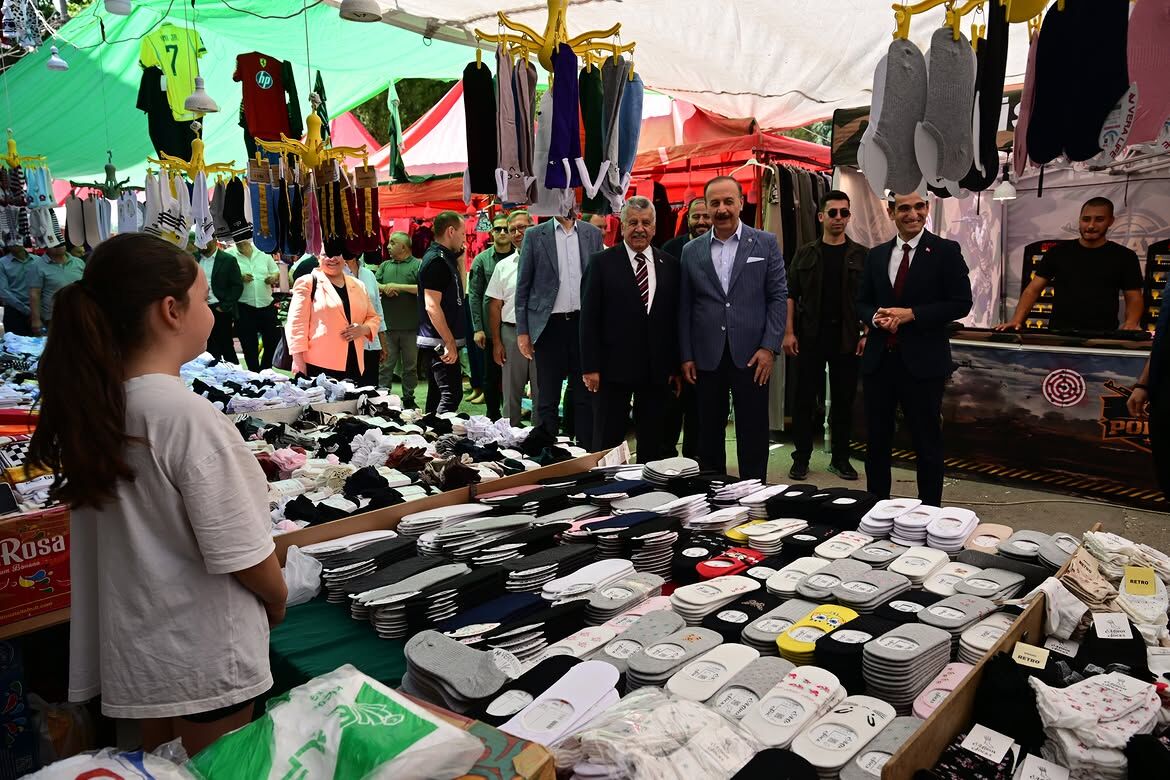 Senirkent Ilçemizde Düzenlenen Geleneksel Kültür, Sanat Ve Üzüm Festivaline Katılarak Kıymetli (3)