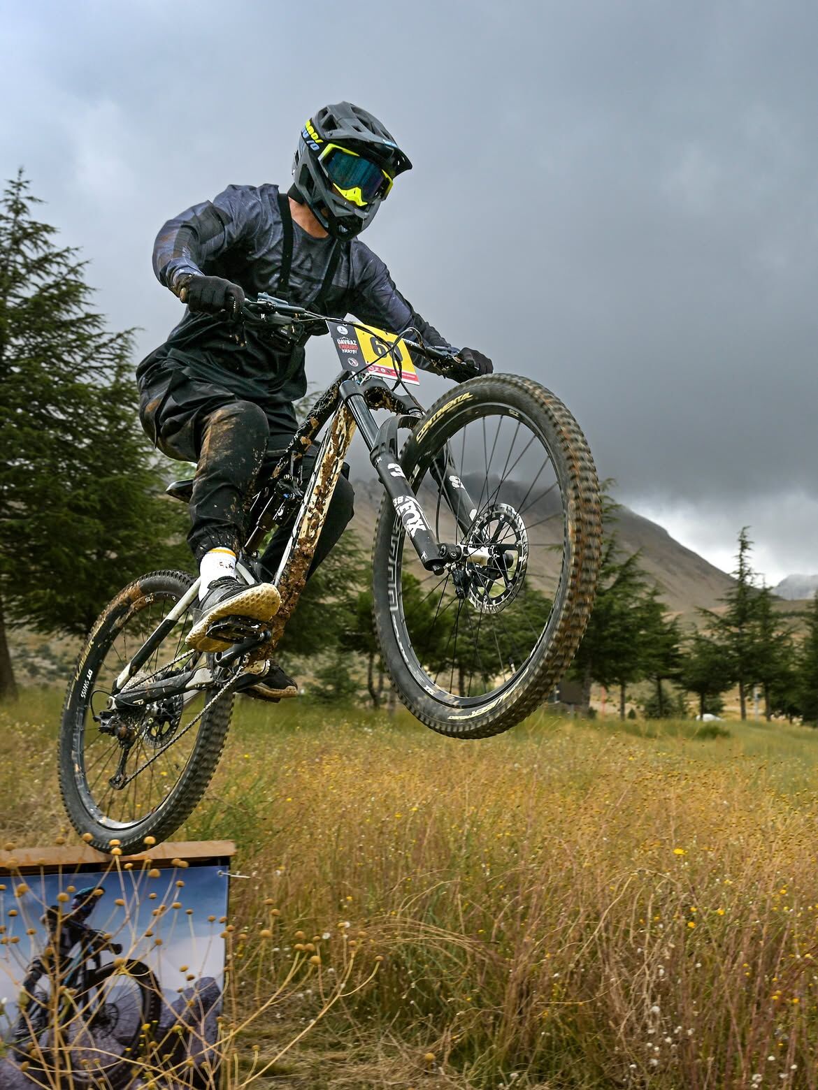 Zirvede Toz Duman, Sınırsız Adrenalin Davraz’da Enduro Heyecanı!Davraz Dağı’nın Zorlu Patikalar (5)