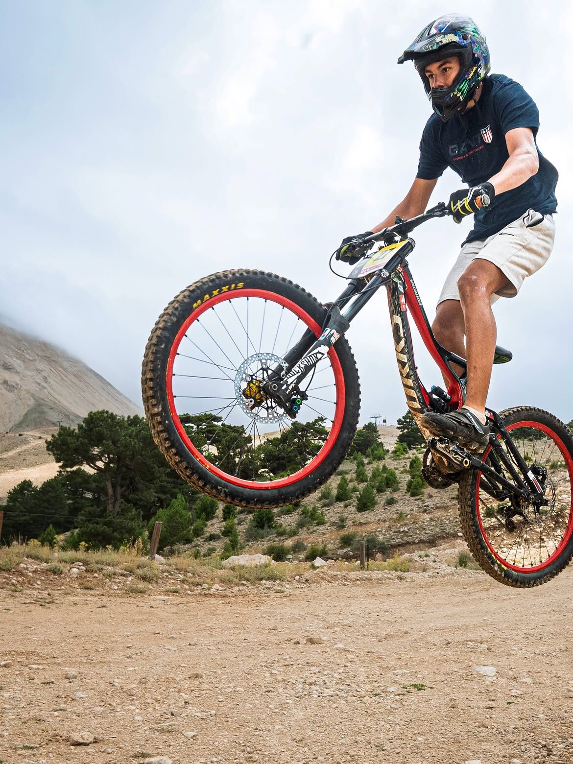 Zirvede Toz Duman, Sınırsız Adrenalin Davraz’da Enduro Heyecanı!Davraz Dağı’nın Zorlu Patikalar (6)