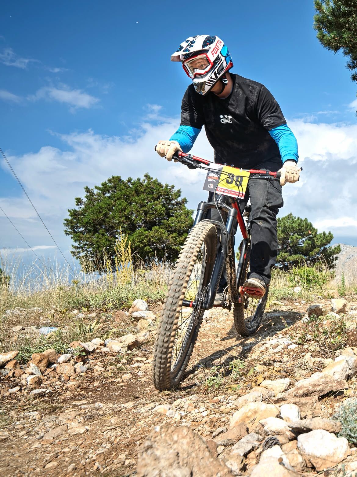 Zirvede Toz Duman, Sınırsız Adrenalin Davraz’da Enduro Heyecanı!Davraz Dağı’nın Zorlu Patikalar