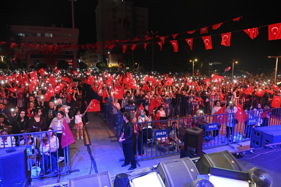 30 Ağustos Zafer Bayramı’nın Gururunu, 15 Temmuz Cumhuriyet Ve Demokrasi Meydanımızı Dolduran Bi (4)