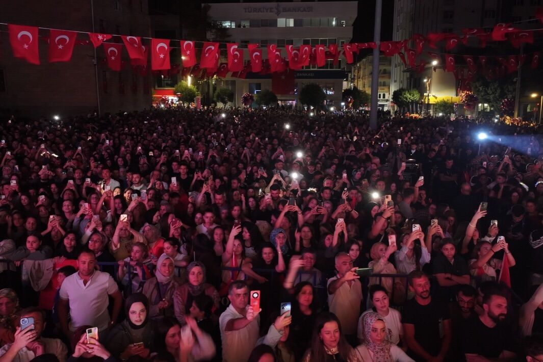 30 Ağustos Zafer Bayramı’nın Gururunu, 15 Temmuz Cumhuriyet Ve Demokrasi Meydanımızı Dolduran Bi (5)