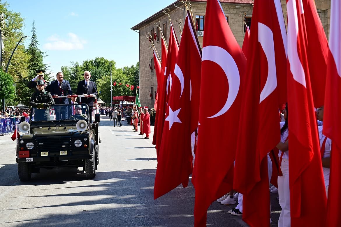 30 Ağustos Zaferi’nin 104. Yıl Dönümünü Isparta’mızda Büyük Bir Coşku Ve Gururla Kutladık. Düzen (1)