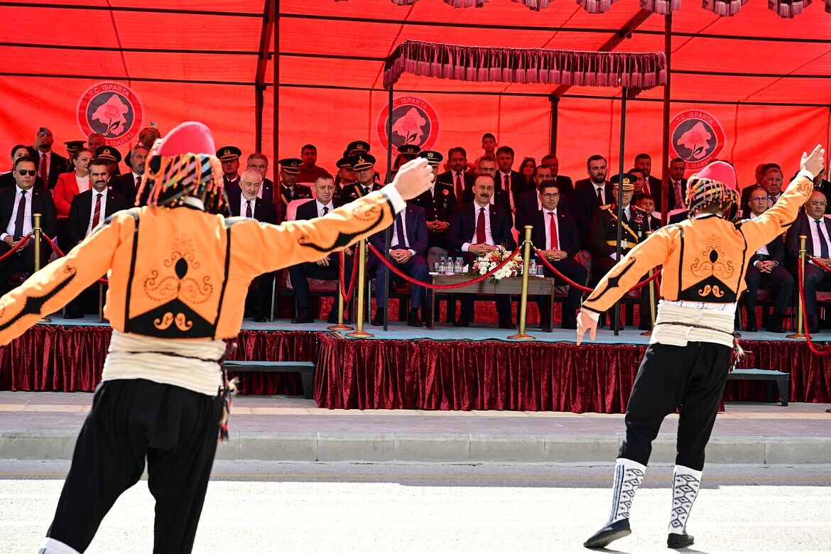 30 Ağustos Zaferi’nin 104. Yıl Dönümünü Isparta’mızda Büyük Bir Coşku Ve Gururla Kutladık. Düzen (2)