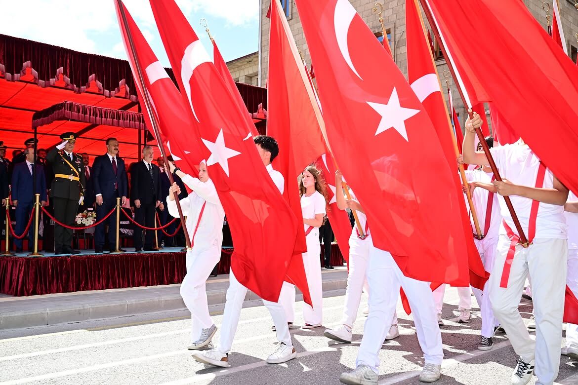 30 Ağustos Zaferi’nin 104. Yıl Dönümünü Isparta’mızda Büyük Bir Coşku Ve Gururla Kutladık. Düzen (4)