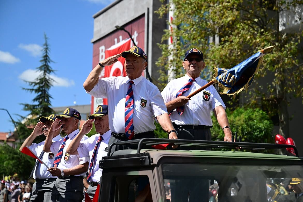 30 Ağustos Zaferi’nin 104. Yıl Dönümünü Isparta’mızda Büyük Bir Coşku Ve Gururla Kutladık. Düzen (6)